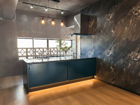 【施工事例】築48年の実家をモダンに再生。細部までこだわり抜いた機能美リノベーション