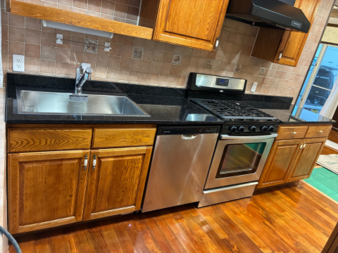 黒御影石アンゴラブラックで高級感あるキッチン天板へリフォーム|沖縄県読谷村