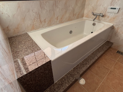 中古外人住宅の浴室リフォーム|壊れたジェットバス付浴槽を追い焚き付きに